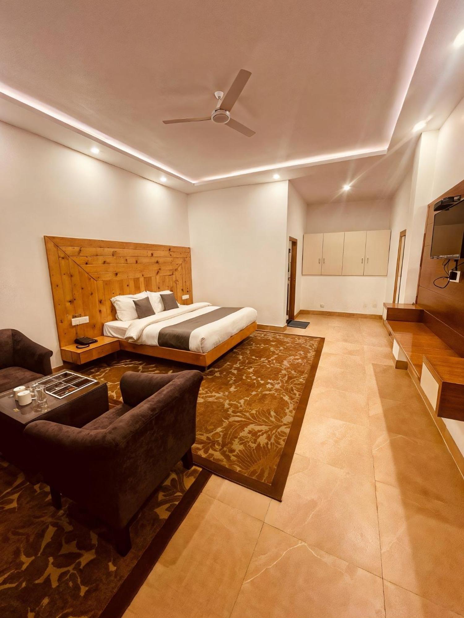 Queens Hill By Edge Mussoorie Buitenkant foto